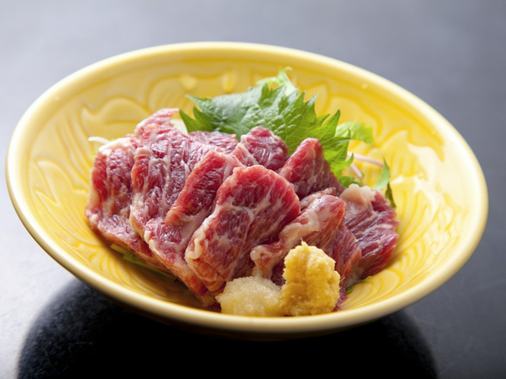 とろけるような味わいがたまらない『馬刺し』