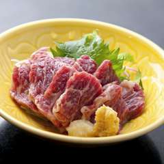 とろけるような味わいがたまらない『馬刺し』