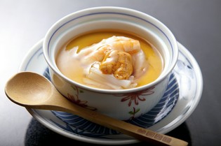 海の幸をふんだんに使った贅沢な味『海鮮茶碗蒸し』