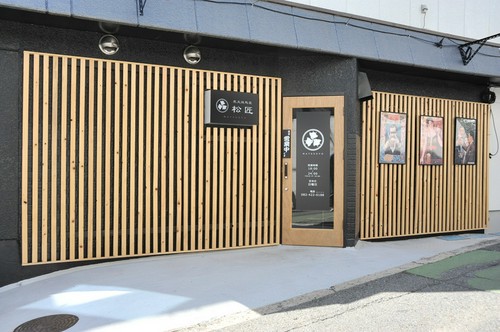 気分が上がる、ビールのポスター3枚がお出迎え