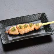 塩やタレ、『ささみわさび』のわさびなど、鶏との相性を徹底的に考えてつくられた調味料にも注目です。