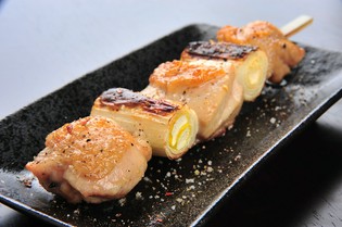 甘みと柔らかさが特徴。香川県産“健味鳥”の大きな『ネギマ』