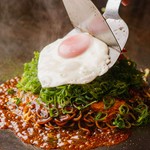 イカ天、ネギかけ、半熟目玉焼きのせ