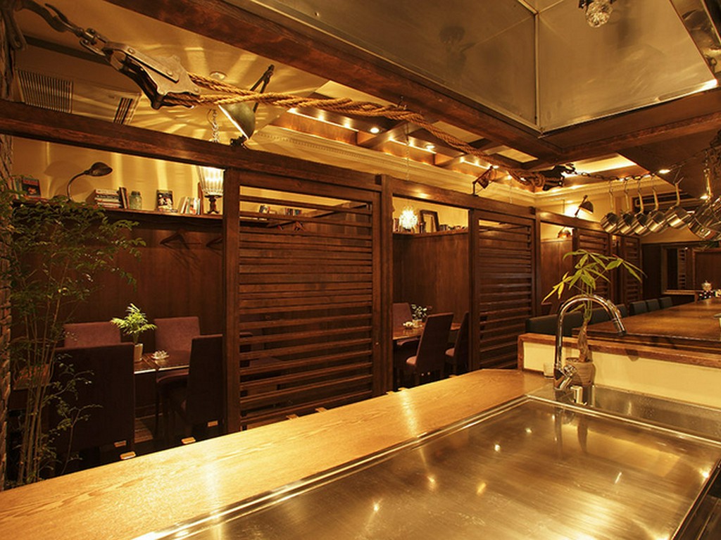 個室3部屋（4名席×2，6名席×1）、カウンター7席