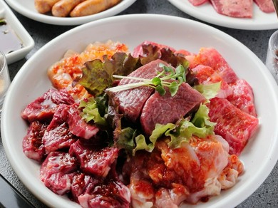キンキンに冷えたビールに“神戸牛・黒毛和牛”を炭火焼きで堪能