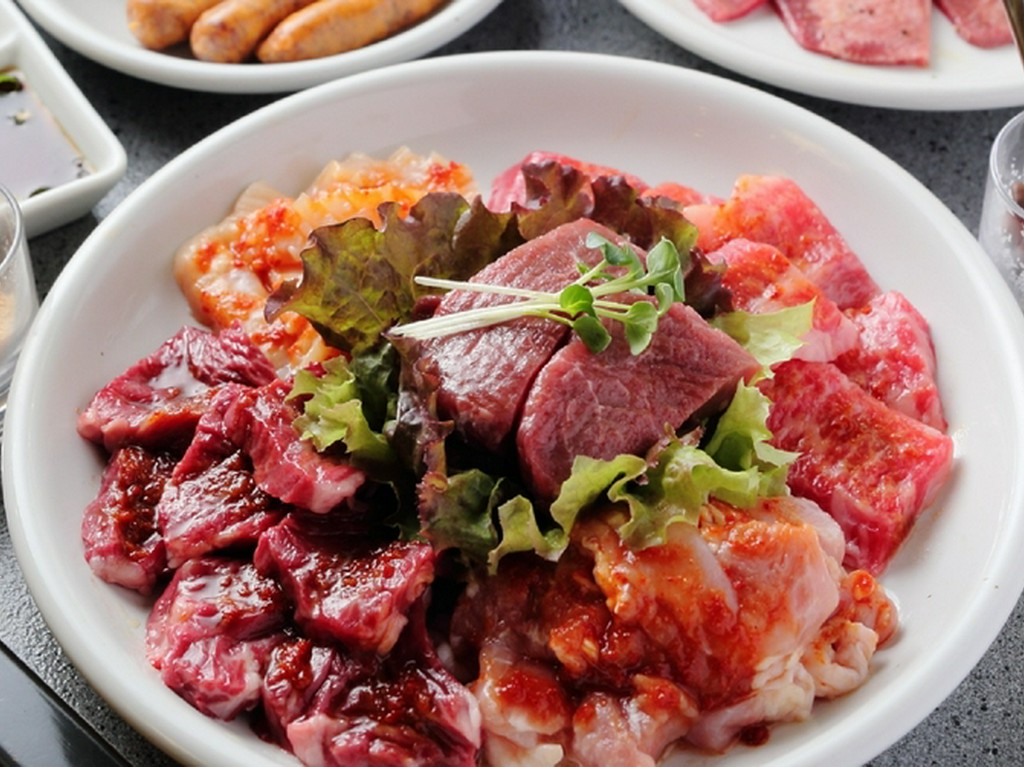 厳選した「神戸牛」と「黒毛和牛」、「和牛」を提供