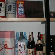 日本酒や焼酎が種類豊富に取り揃っているのも魅力のひとつです。じっくりと本格的に飲みたい派も満足！