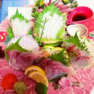 さばくのが難しく、鮮度が良くないと中々お刺身で食べることのできない珍しい魚もお刺身で♪朝獲れ＜オニカサゴ刺、ハタ刺し、ヤガラ刺し、黒ムツ刺し、カマス刺、イシモチ刺、コチ刺など珍しいウマい魚もお刺身で！