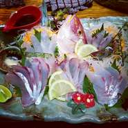 さばくのが難しく、鮮度が良くないと中々お刺身で食べることのできない珍しい魚もお刺身で♪朝獲れ＜オニカサゴ刺、ハタ刺し、ヤガラ刺し、黒ムツ刺し、カマス刺、イシモチ刺、コチ刺など珍しいウマい魚もお刺身で！