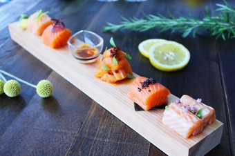 世界のサーモン食べ比べ