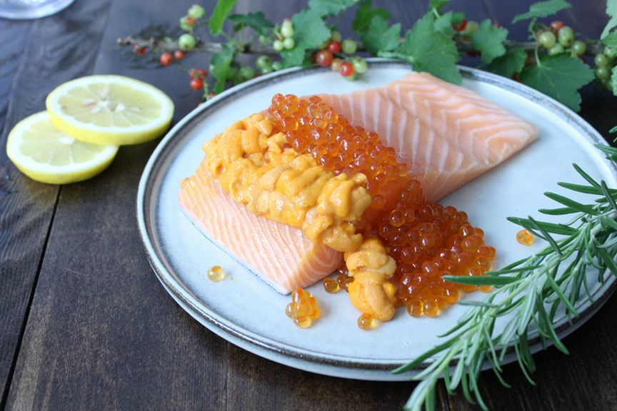 サーモンのレアグリル −うにといくらと−