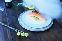桜チップの薫りがたまらない映えな一品。
白味噌とクリームチーズのソースで。