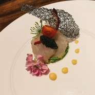 誕生日、結婚記念日、家族の大切な日・・・
ラ・ローゼブランシュでは特別なお料理と共に思い出に残る忘れられないシーンをお客様と一緒にお作り致します。