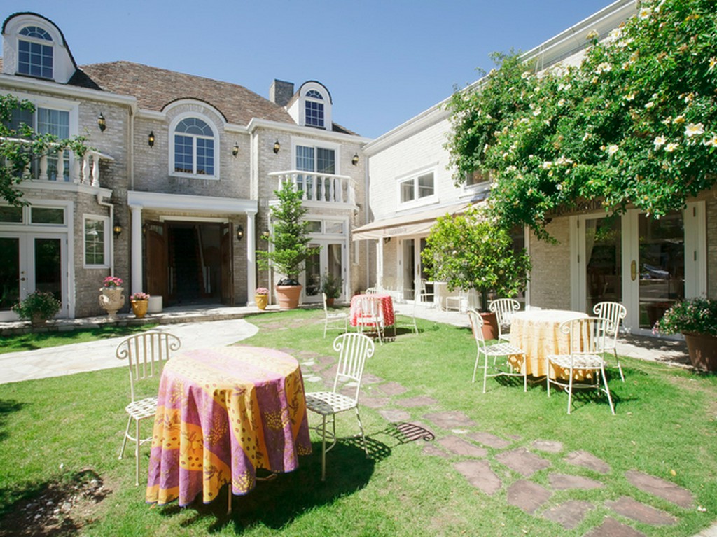 フランスをイメージした邸宅『白薔薇の館』