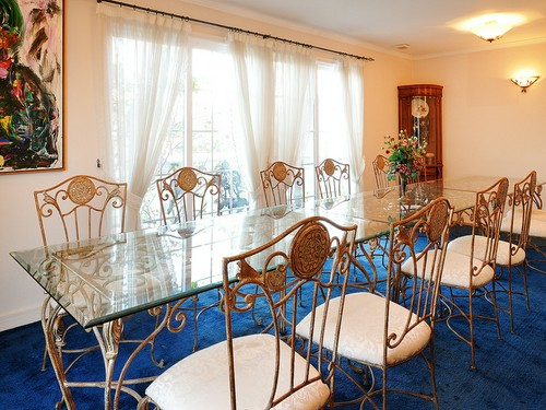 最大12名まで利用可能！　2階のラグジュアリーな個室