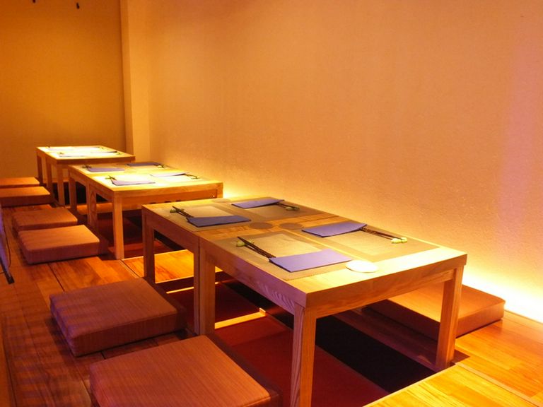 掘りごたつのお席もございます