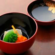 人参、サトイモ、インゲンと、シンプルながら、素材本来の旨みを堪能できる基本の料理です。