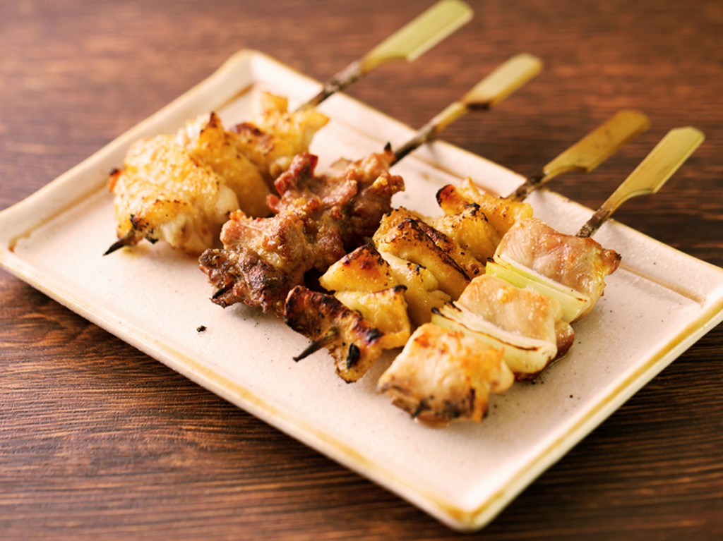 炭火でじっくり焼き上げた『焼き鳥（各種）』