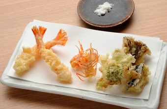 築地直送の活き海老を使用『天ぷら盛合せ』
