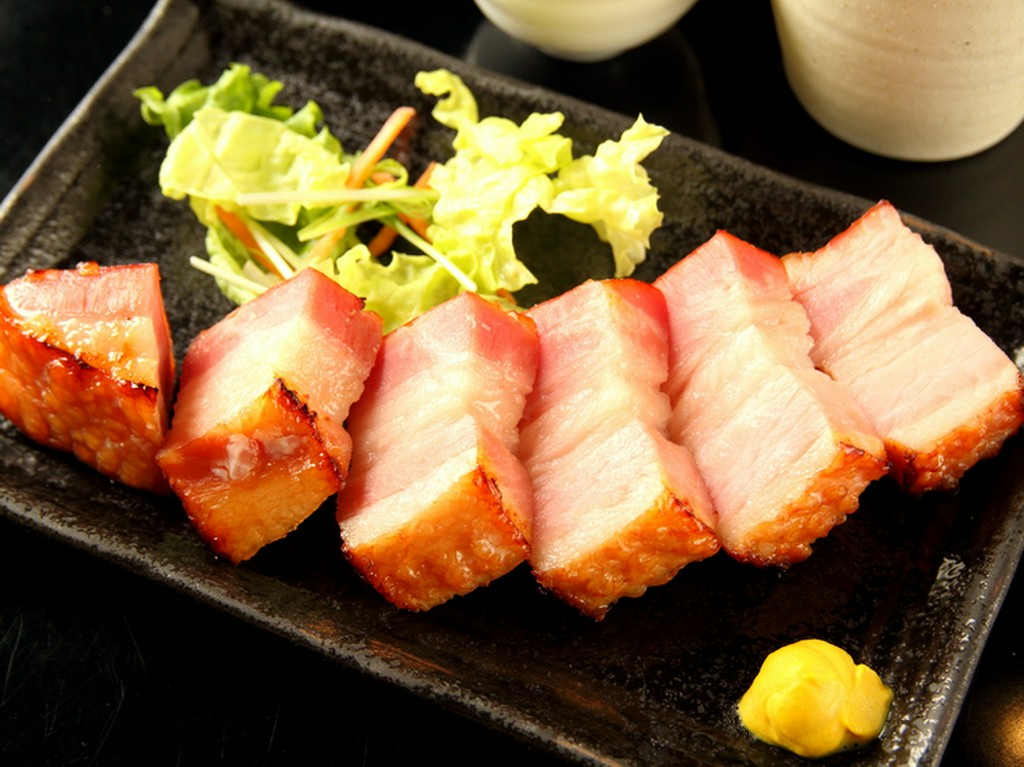 時期によっては八海山の酒粕！　『自家製粕漬ベーコンの炙り』