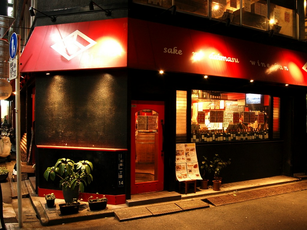 飲み比べセットやカクテルなどワインを楽しむ仕掛けがいっぱい！