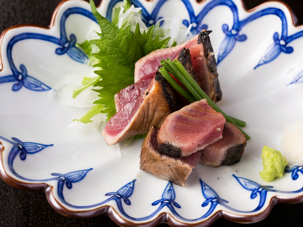 脂と赤身の旨みを凝縮した『かつおのわら焼き』