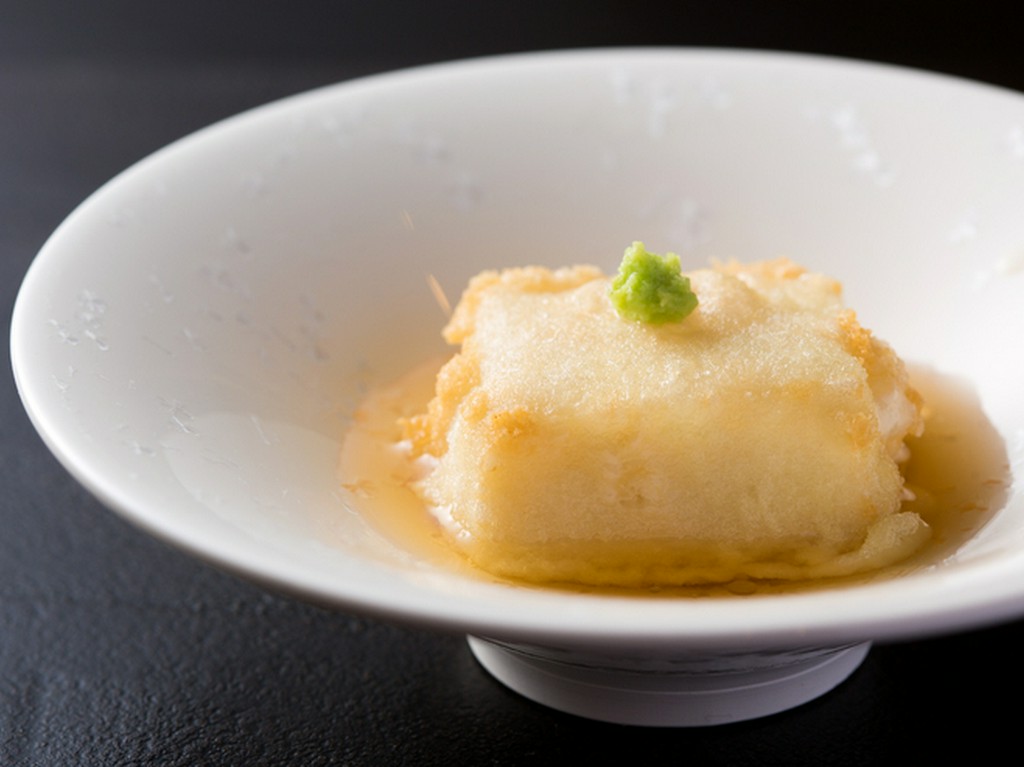 『揚げ胡麻豆腐』は蕩ける食感がまるで白子のよう