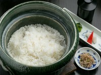 湯気とともに、食欲をそそるご飯の香り『土鍋で炊いたご飯』