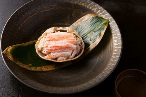 丁寧な手仕事が光る『香箱ガニ』