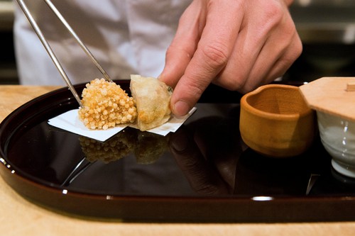 季節を描き出した、視覚をも魅了する盛り付け