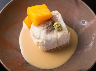 絶妙な食感と豊かな風味が魅力の『焼き胡麻豆腐』