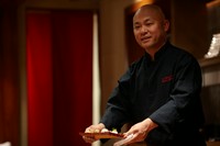 季節の食材と合わせて、高級食材もふんだんに使用したシェフのスペシャルコース
岡元シェフのお料理を存分にご堪能いただけます。
釜炊きご飯を含むお料理8～10品＋デザート
コーヒーorほうじ茶付
（税サ込）