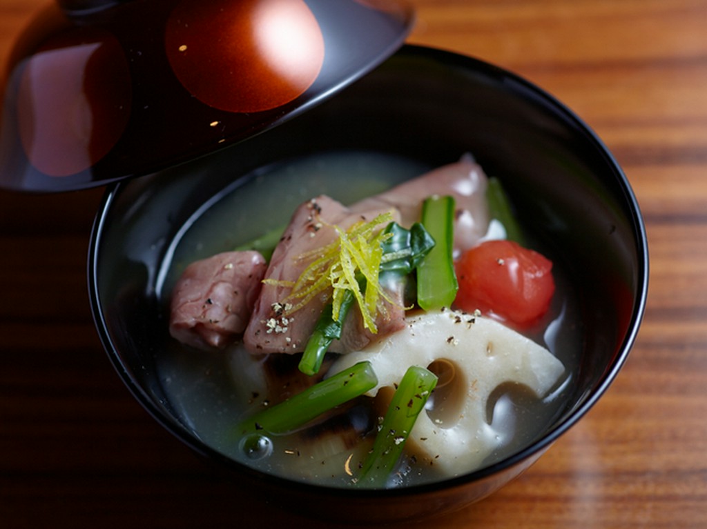 牛肉と根野菜をたっぷり使い、治部煮風に