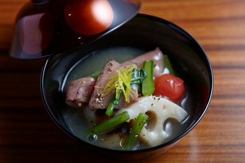 牛肉と根野菜をたっぷり使い、治部煮風に