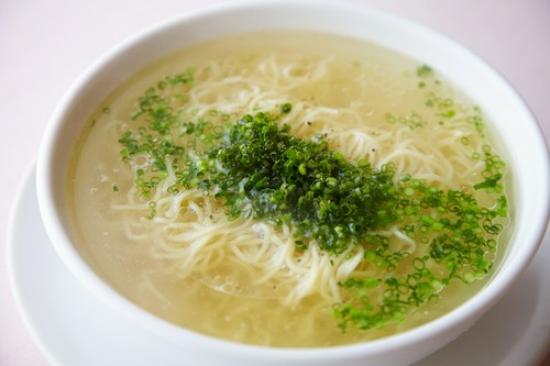 たっぷりネギの風味と深いスープの旨み