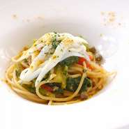 ディナーのパスタ　白魚と菜花のスパゲッティ　ボッタルガ風味