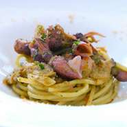 ホタルイカと菜の花のスパゲッティ　ボッタルガ風味