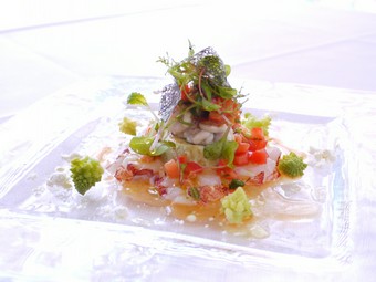 季節の食材を使ったお料理と、食材に良く合うワインをお楽しみ頂けます