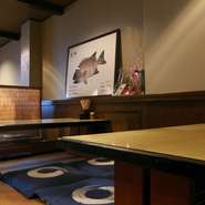 4名様×4席分の座敷もございます。また、お席をおつなげする事もできますので、大小宴会も可能です。
