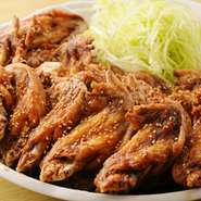 日頃のご愛顧誠にありがとうございます。
コロナ感染拡大が落ち着く迄の間、テイクアウトも受けたまわっております。
店舗での受け取りのみにて営業中です!!
この機会に春団治の鶏料理をお試し下さい!!