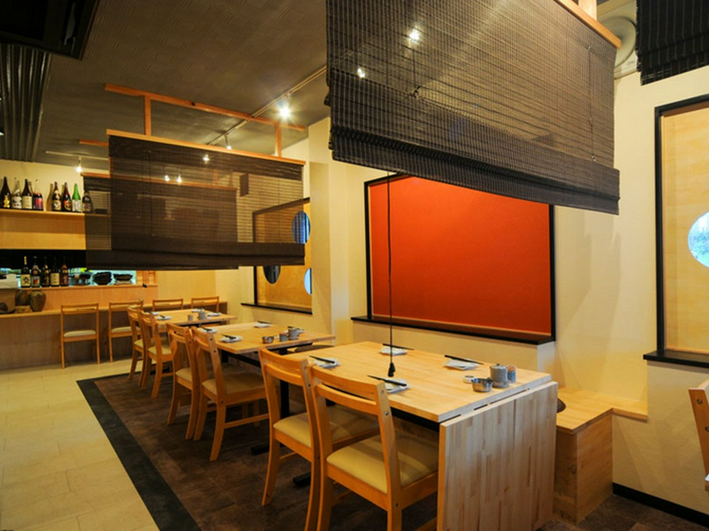 テーブル席もございます