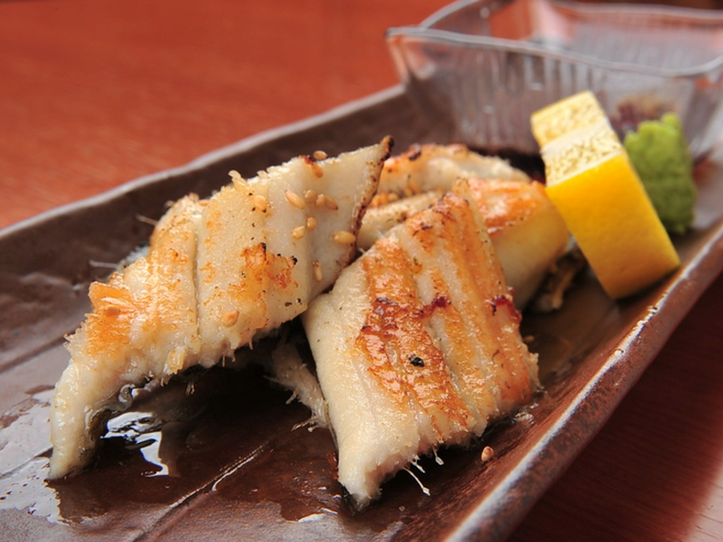 ふっくらとした身と濃厚な旨みがたまらない『穴子の白焼き』