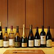 日本酒や焼酎など、和酒の充実ぶりはいわずもがな、ワインへの造形も深い奥田氏。フランスなどから和食にも合うワインをセレクト。さらに日本ワインと日本料理とのマリアージュも楽しみのひとつです。