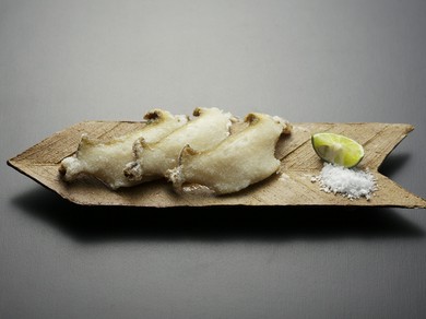 小気味良い食感と噛みしめる度に滋味が広がる『あわびの唐揚げ』