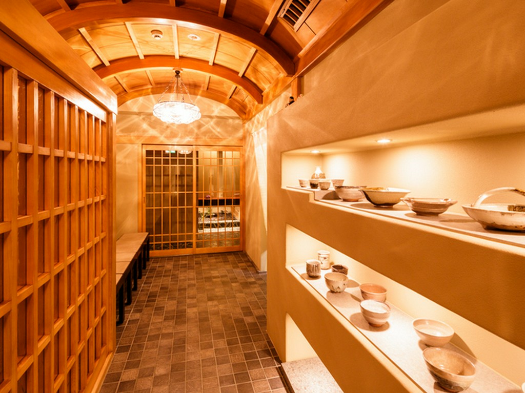 美術品として価値のある器のディスプレイも