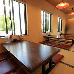 お子様連れにも最適な、ゆったり広めのお座敷席