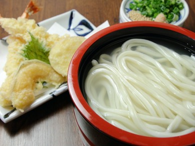 さくさく天ぷらと水でしめていないもっちりしたうどんの『釜天』