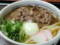 甘辛く煮たお肉と濃厚な玉子が食欲をそそる『肉（温玉入り）』