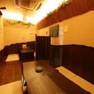 店の奥には14名入れる座敷席があります。宴会などのご利用も可能です。