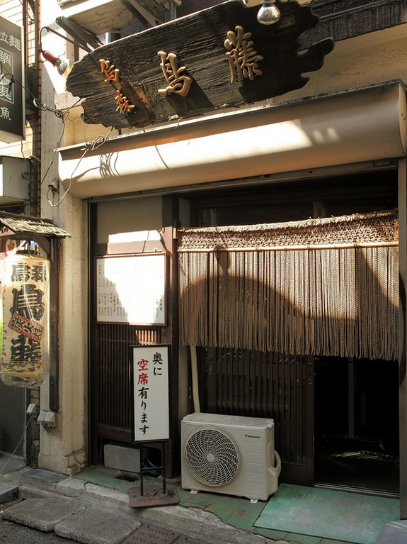 老舗ならではの古い店構え